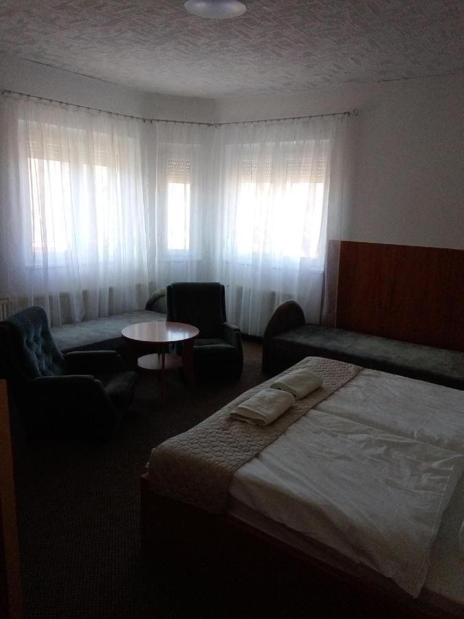 Siesta Vendeghaz Hotel Miskolc Exterior photo